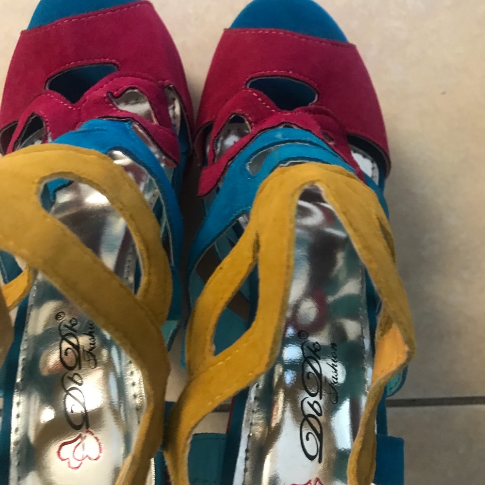 Shoes - Picture 4 of 5